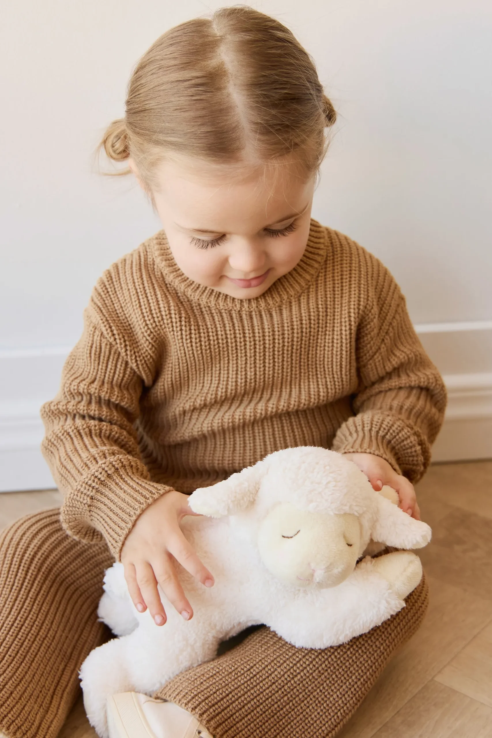 Snuggle Bunnies - Lambie
